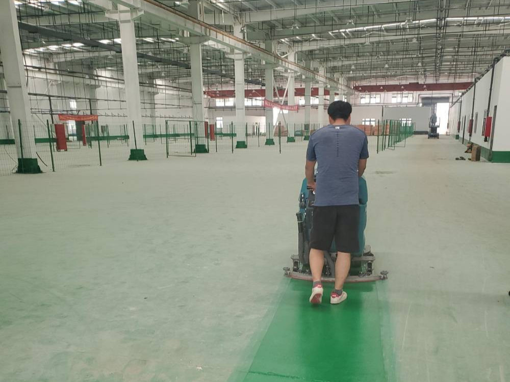 地下車庫使用洗地機(jī)時(shí)應(yīng)注意什么？