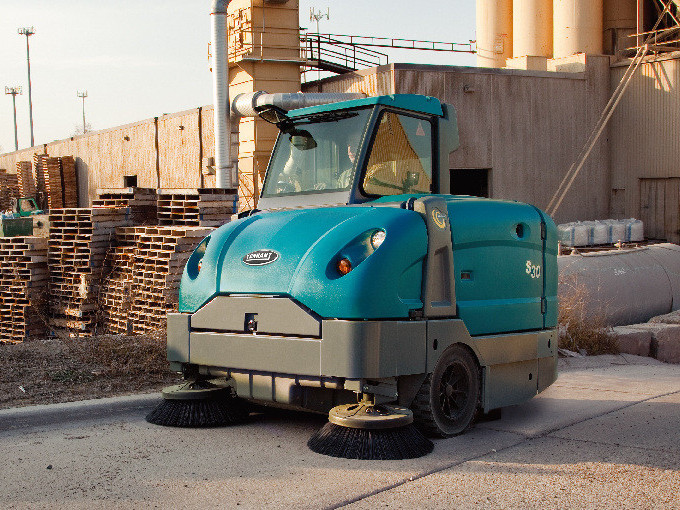 掃地機(jī)or洗地機(jī)？工廠清潔如何抉擇？