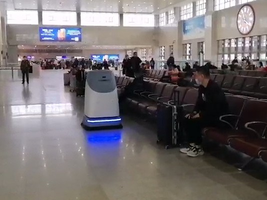 坦力無人大型掃地機“下凡”，車站清潔難題一鍵 “飛升”