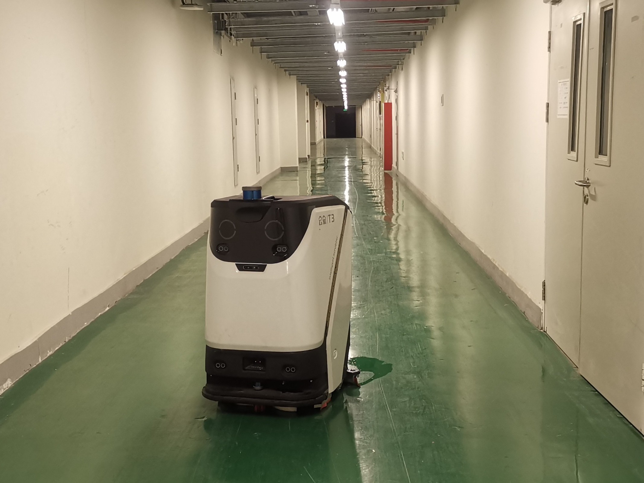 浙江某科技館名氣打響了！近期好評(píng)率提高了80%原來(lái)竟是引入坦力智能洗地機(jī)器人