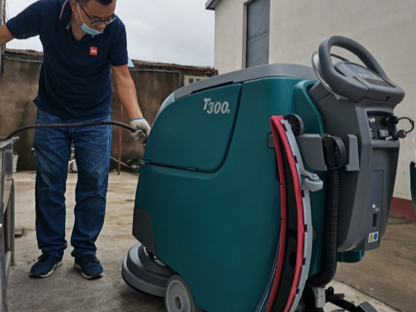 工業(yè)洗地機和商業(yè)洗地機有什么不同？