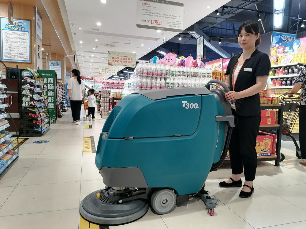 商場清潔，少不了這幾位“功臣”