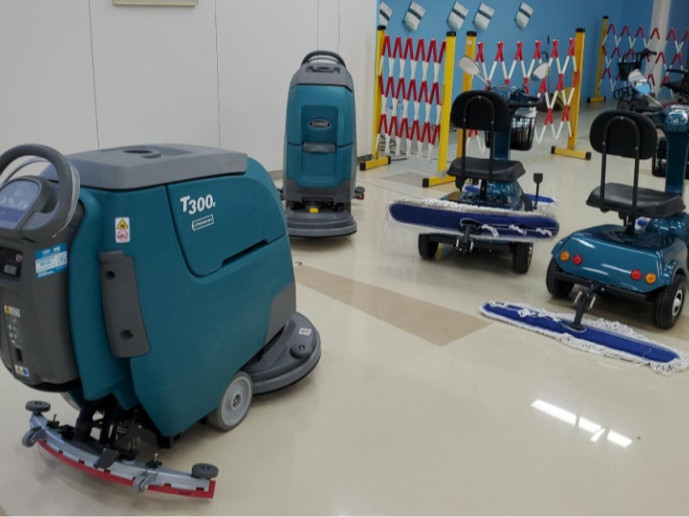 【客戶案例】青島某物業(yè)采購(gòu)坦能T300e手推式洗地機(jī)C903塵推車