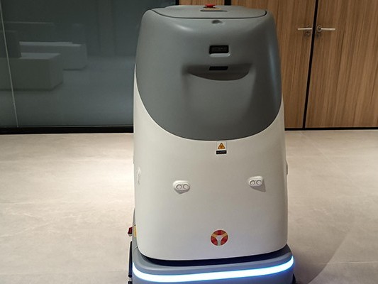 6 星級酒店靠啥 “吸睛”？坦力無人掃地機(jī)器人放大招