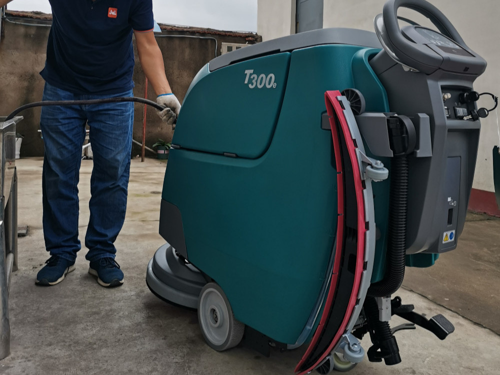 工廠車間洗地機(jī)的保養(yǎng)手冊看這里！