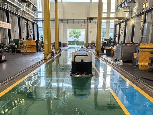 買(mǎi)工業(yè)大型掃地機(jī)器人只看價(jià)格？小心被坑，這些要點(diǎn)必知