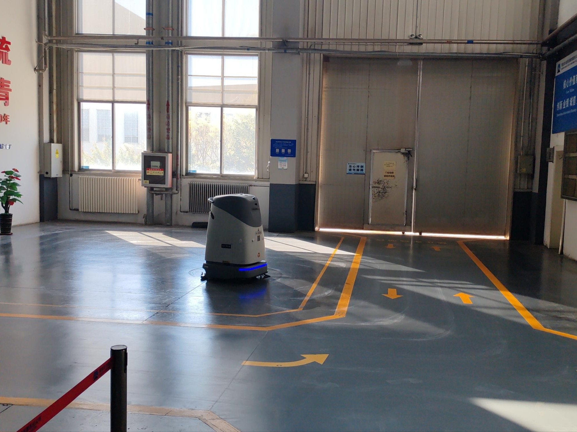浙江大廠清潔 “大變革”：2 萬平車間 6 人變 1 人，洗地機成降本神器